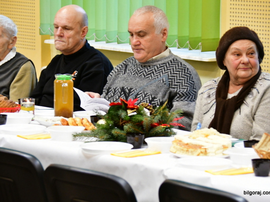 Wigilia PCK dla osób potrzebujących (FOTO)