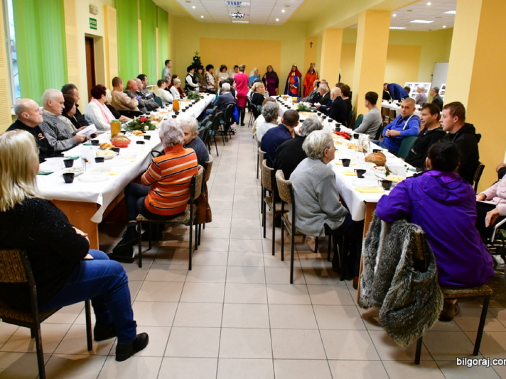 Wigilia PCK dla osób potrzebujących (FOTO)