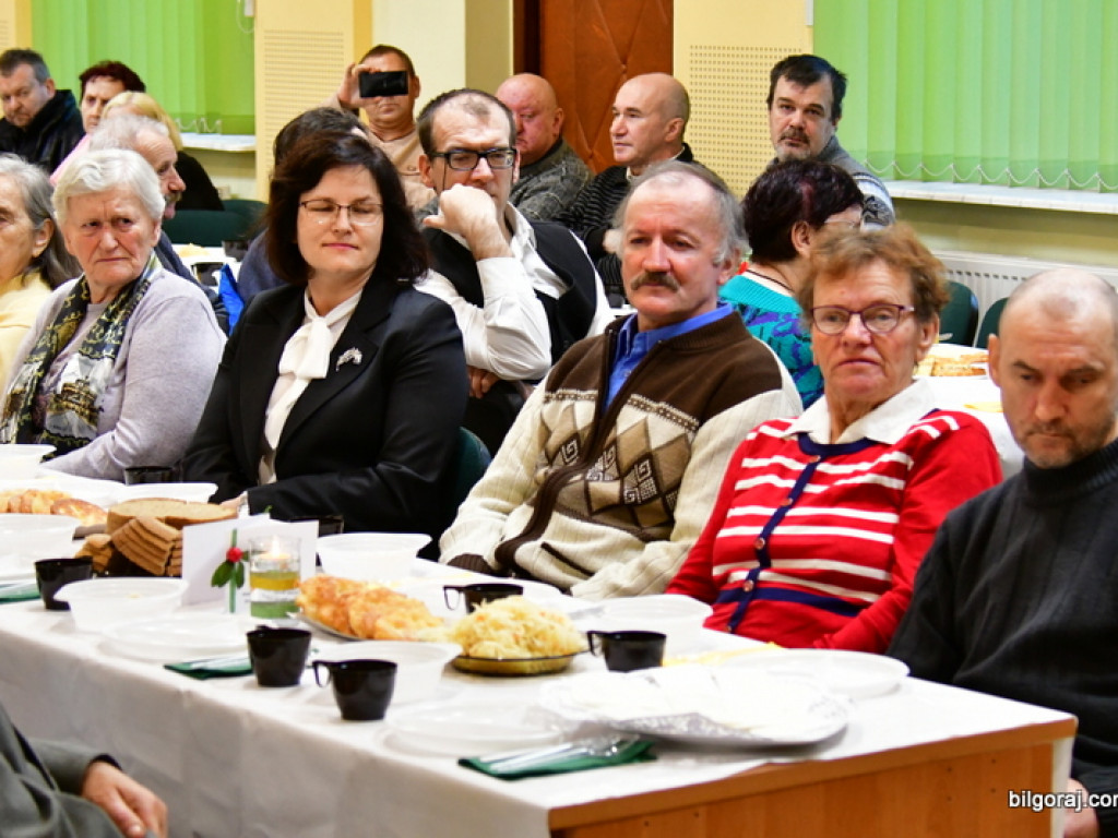 Wigilia PCK dla osób potrzebujących (FOTO)