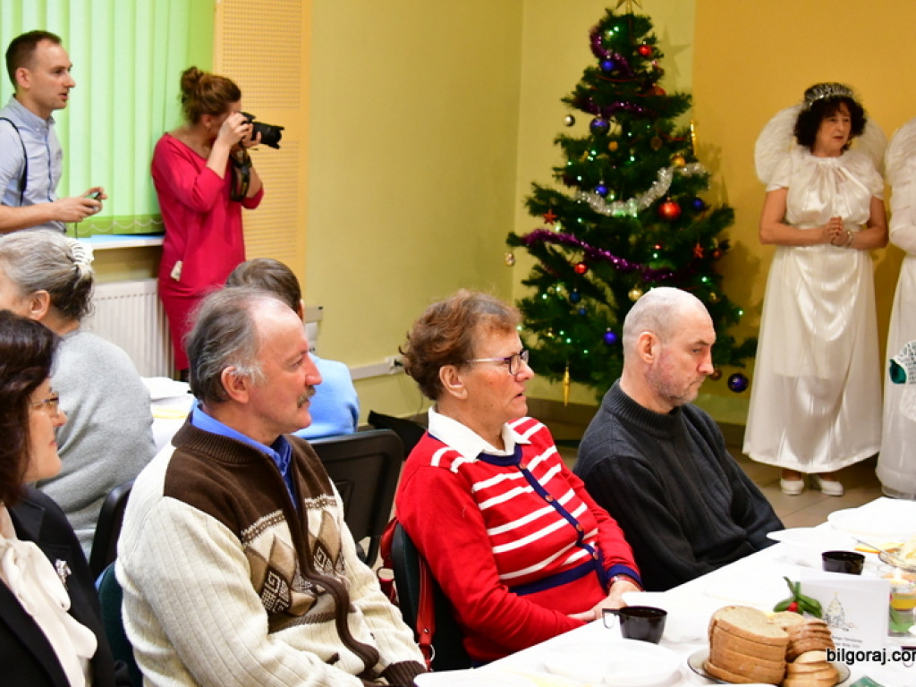 Wigilia PCK dla osób potrzebujących (FOTO)