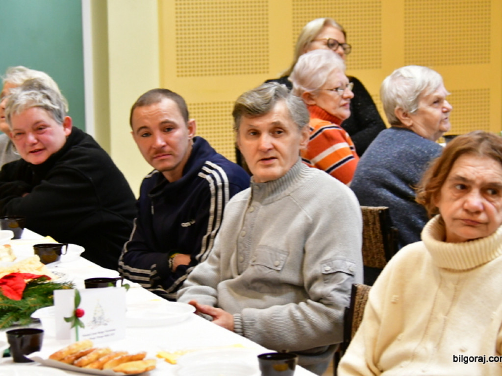 Wigilia PCK dla osób potrzebujących (FOTO)