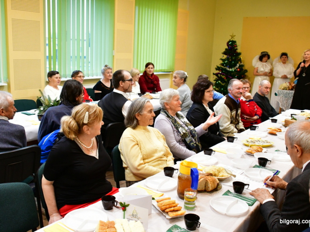 Wigilia PCK dla osób potrzebujących (FOTO)
