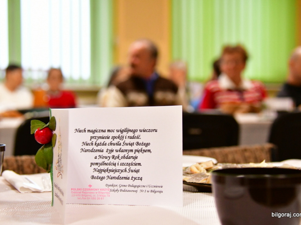 Wigilia PCK dla osób potrzebujących (FOTO)