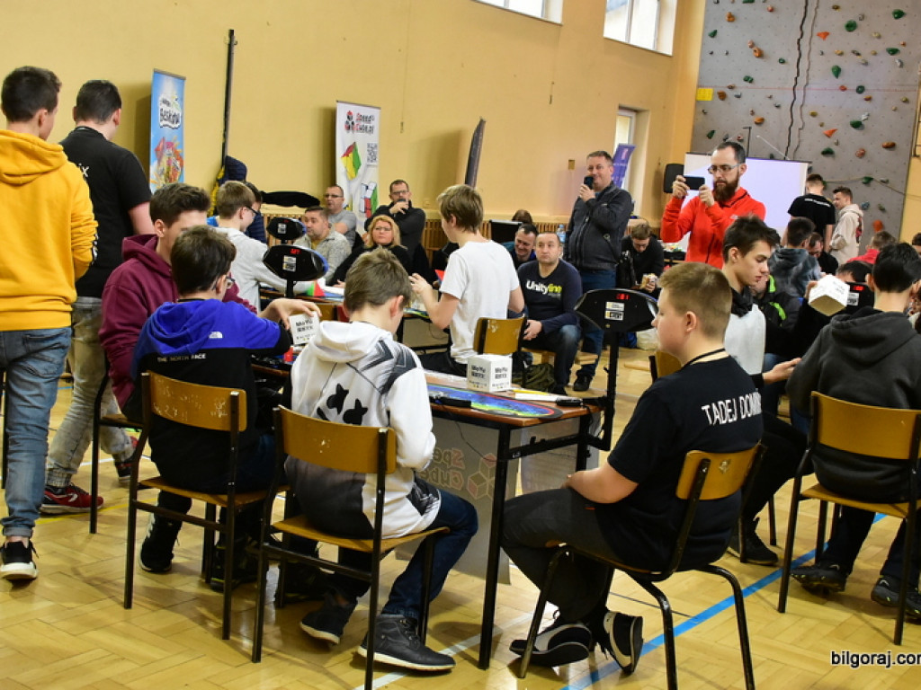 Mistrzowski Turniej w Speedcubingu (FOTO)