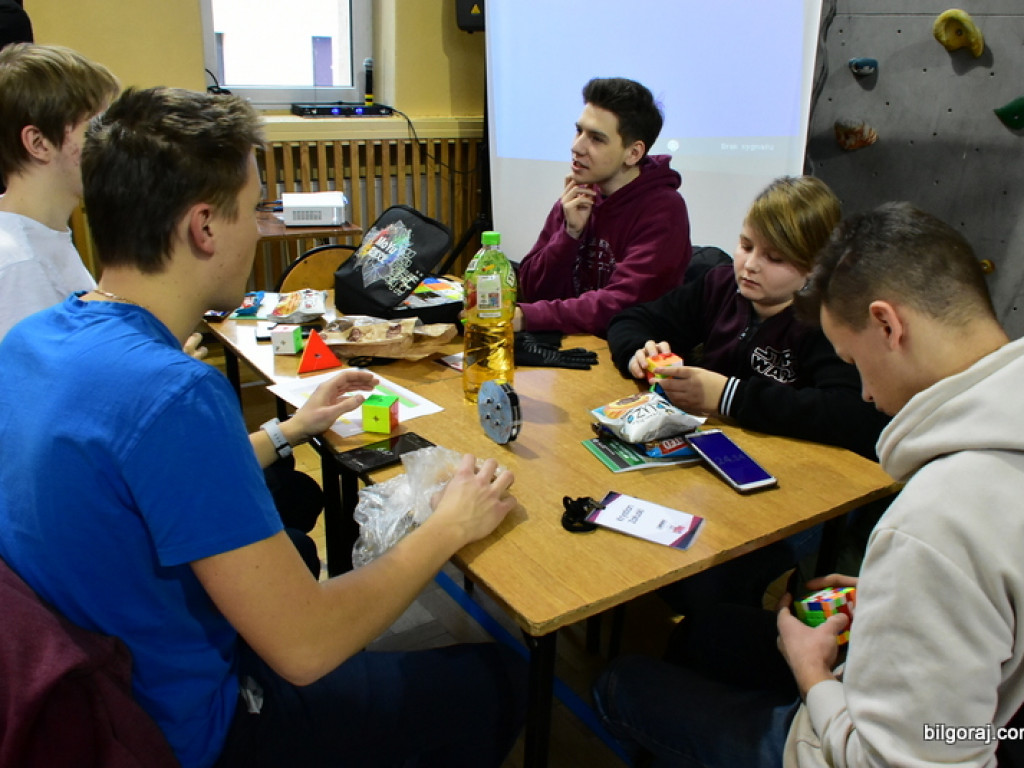 Mistrzowski Turniej w Speedcubingu (FOTO)