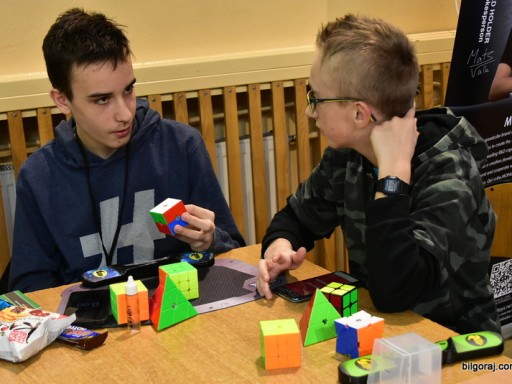 Mistrzowski Turniej w Speedcubingu (FOTO)