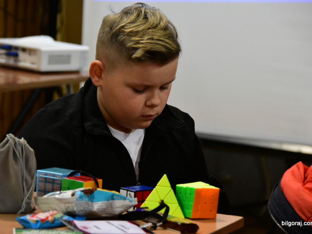 Mistrzowski Turniej w Speedcubingu (FOTO)