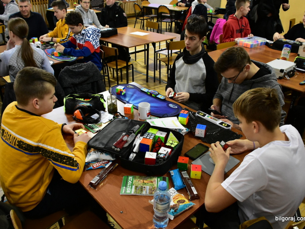 Mistrzowski Turniej w Speedcubingu (FOTO)