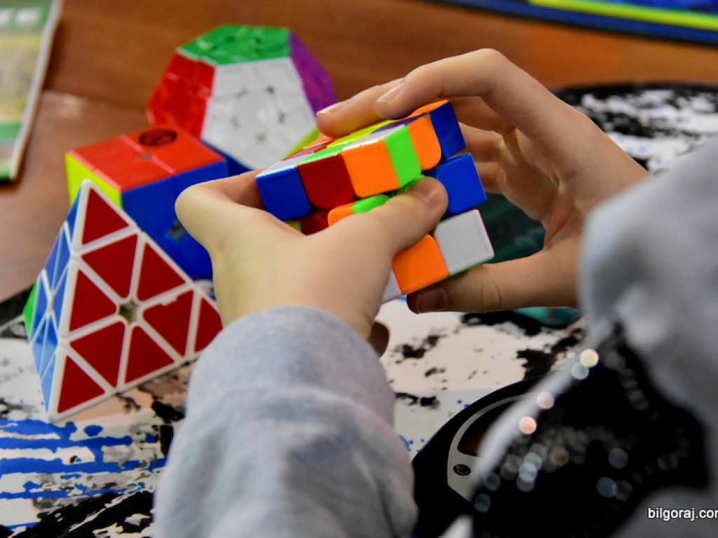 Mistrzowski Turniej w Speedcubingu (FOTO)