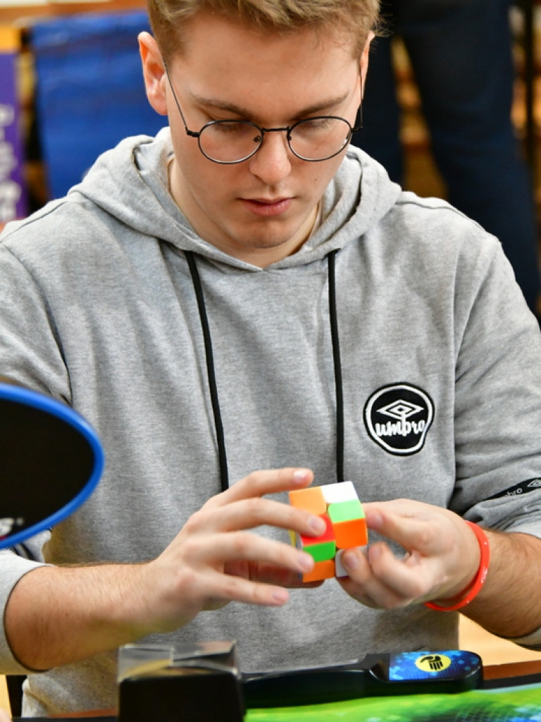 Mistrzowski Turniej w Speedcubingu (FOTO)