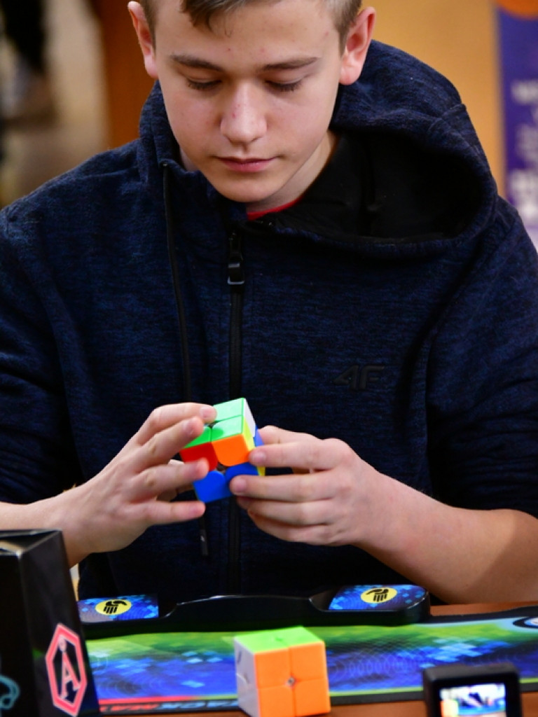 Mistrzowski Turniej w Speedcubingu (FOTO)