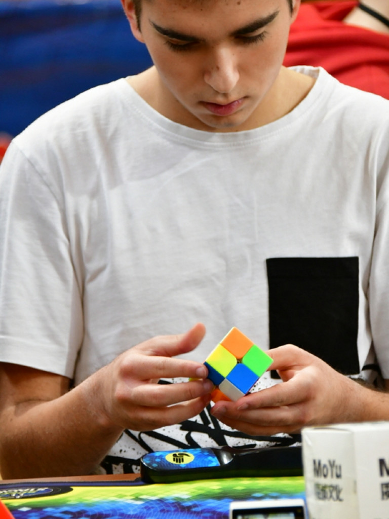 Mistrzowski Turniej w Speedcubingu (FOTO)