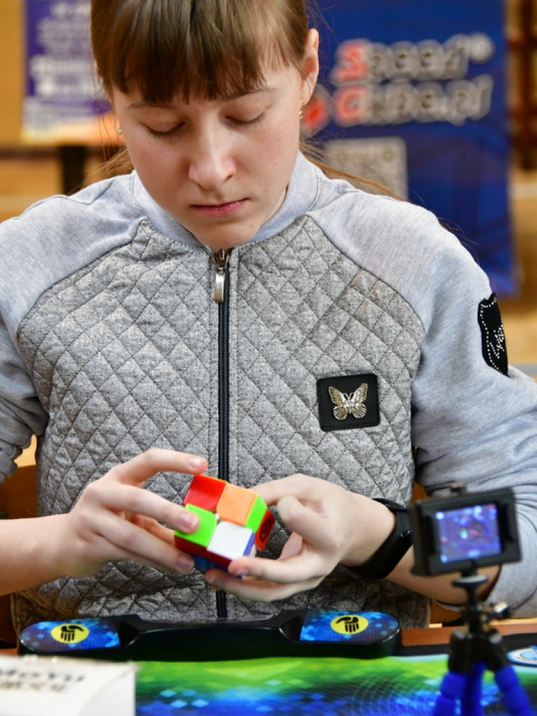 Mistrzowski Turniej w Speedcubingu (FOTO)