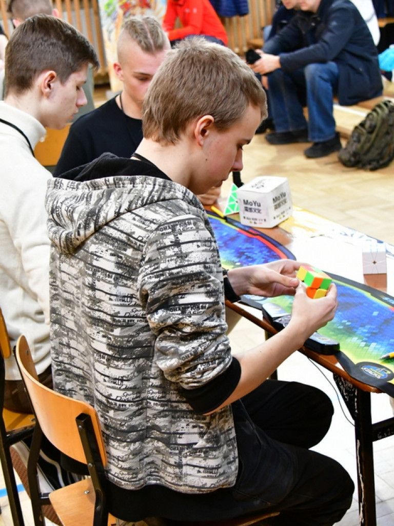 Mistrzowski Turniej w Speedcubingu (FOTO)