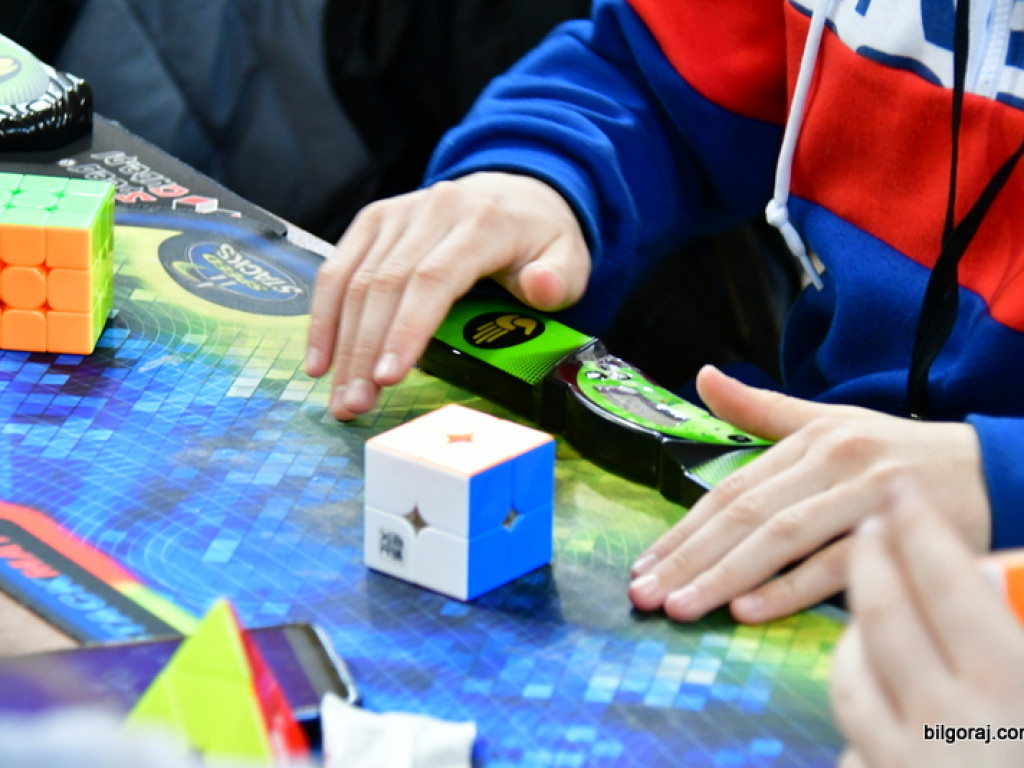 Mistrzowski Turniej w Speedcubingu (FOTO)