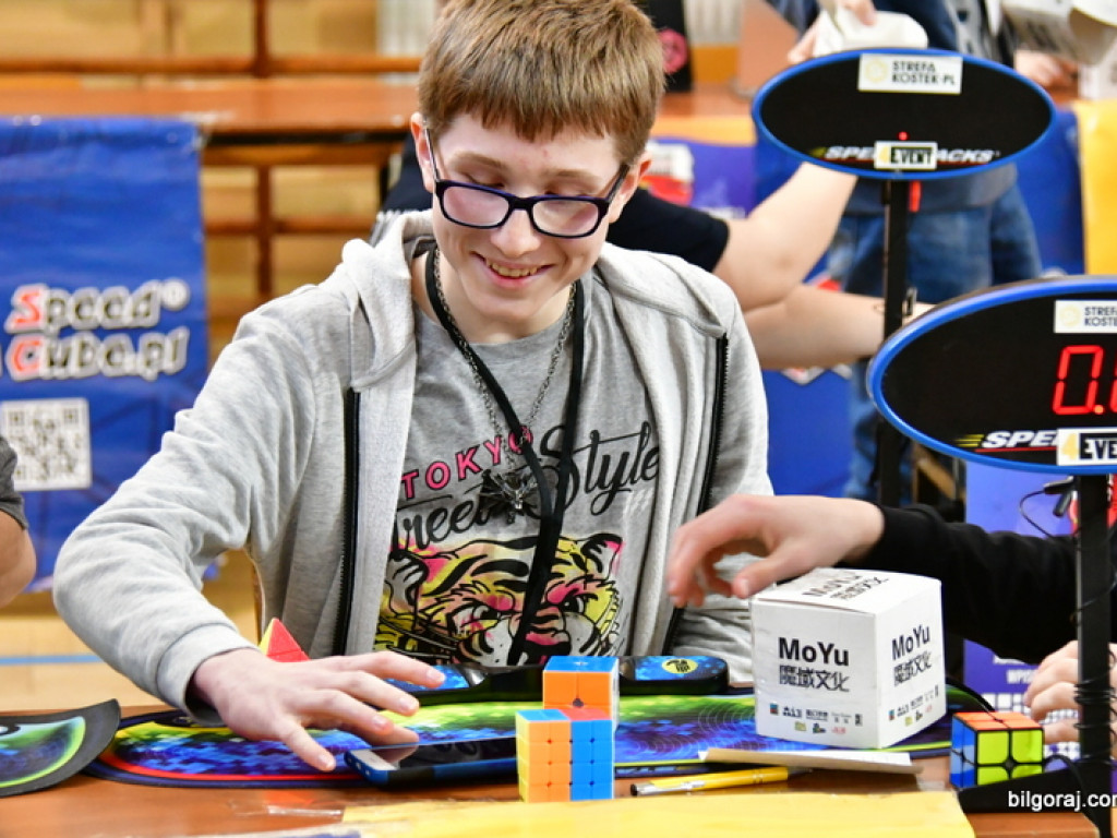 Mistrzowski Turniej w Speedcubingu (FOTO)