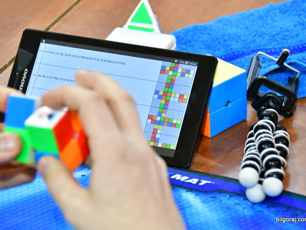 Mistrzowski Turniej w Speedcubingu (FOTO)