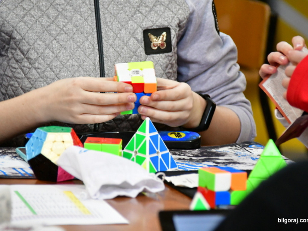 Mistrzowski Turniej w Speedcubingu (FOTO)