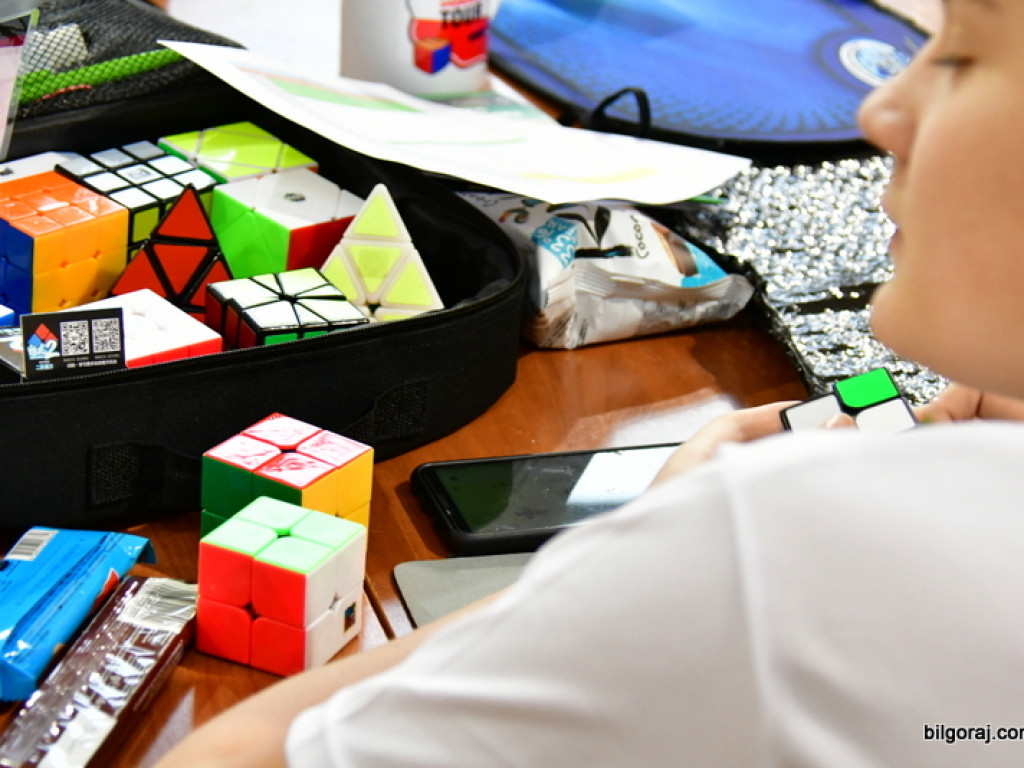 Mistrzowski Turniej w Speedcubingu (FOTO)