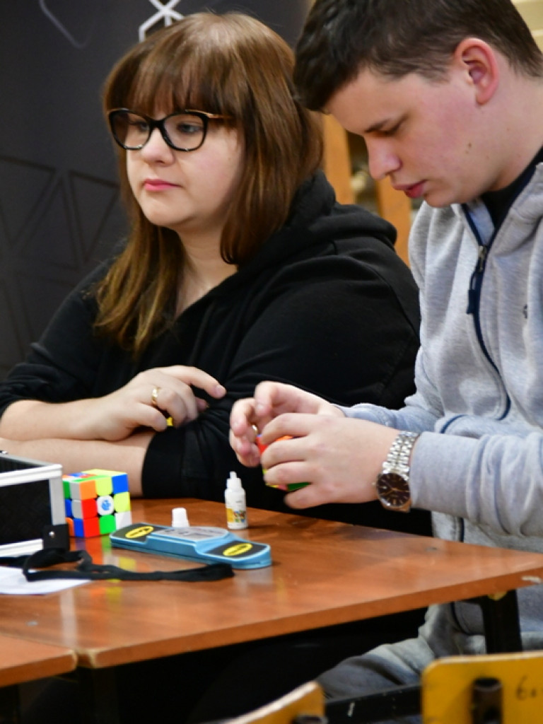 Mistrzowski Turniej w Speedcubingu (FOTO)