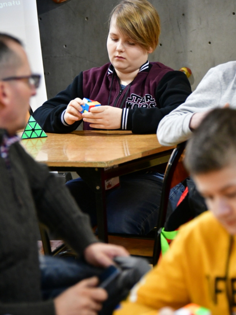 Mistrzowski Turniej w Speedcubingu (FOTO)