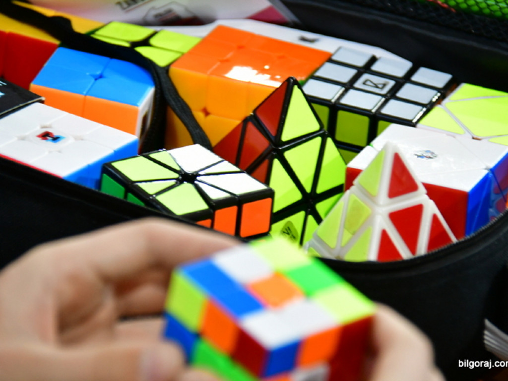 Mistrzowski Turniej w Speedcubingu (FOTO)