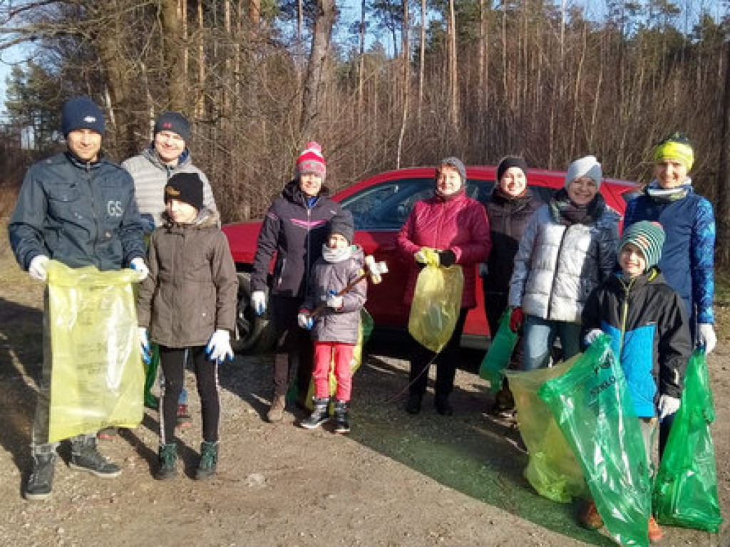Sprzątanie Biłgoraja. Mieszkańcy woluntarystycznie wzięli się do działania (FOTO)