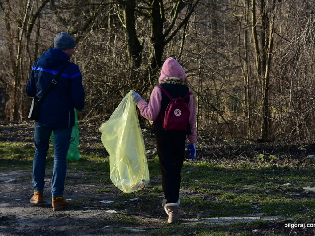 Sprzątanie Biłgoraja. Mieszkańcy woluntarystycznie wzięli się do działania (FOTO)