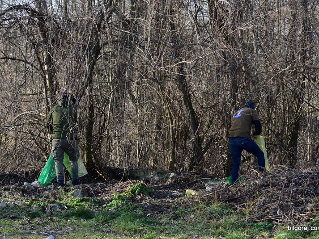 Sprzątanie Biłgoraja. Mieszkańcy woluntarystycznie wzięli się do działania (FOTO)