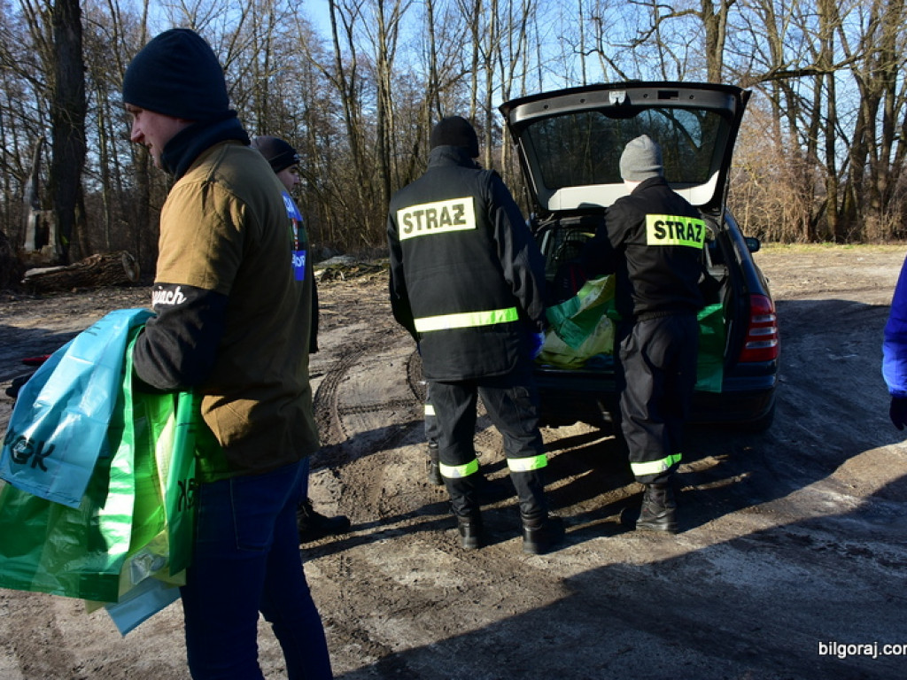 Sprzątanie Biłgoraja. Mieszkańcy woluntarystycznie wzięli się do działania (FOTO)