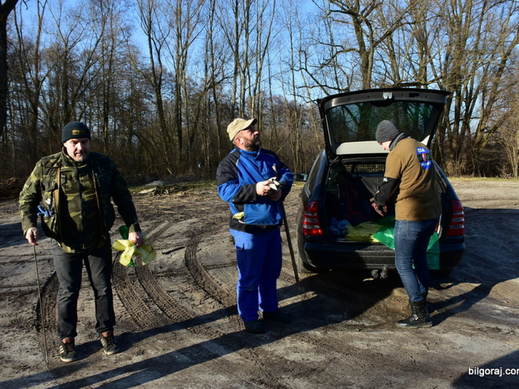 Sprzątanie Biłgoraja. Mieszkańcy woluntarystycznie wzięli się do działania (FOTO)