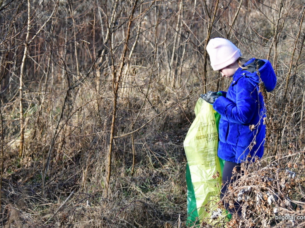 Sprzątanie Biłgoraja. Mieszkańcy woluntarystycznie wzięli się do działania (FOTO)