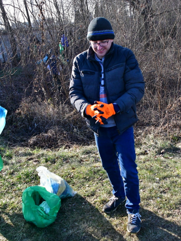 Sprzątanie Biłgoraja. Mieszkańcy woluntarystycznie wzięli się do działania (FOTO)