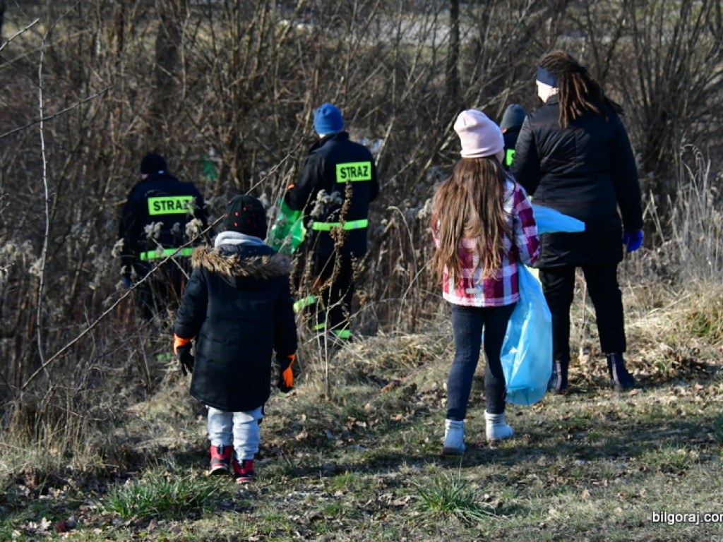 Sprzątanie Biłgoraja. Mieszkańcy woluntarystycznie wzięli się do działania (FOTO)