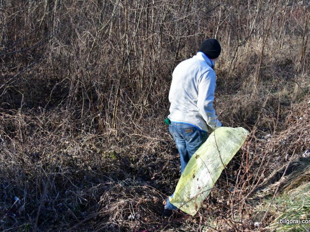 Sprzątanie Biłgoraja. Mieszkańcy woluntarystycznie wzięli się do działania (FOTO)