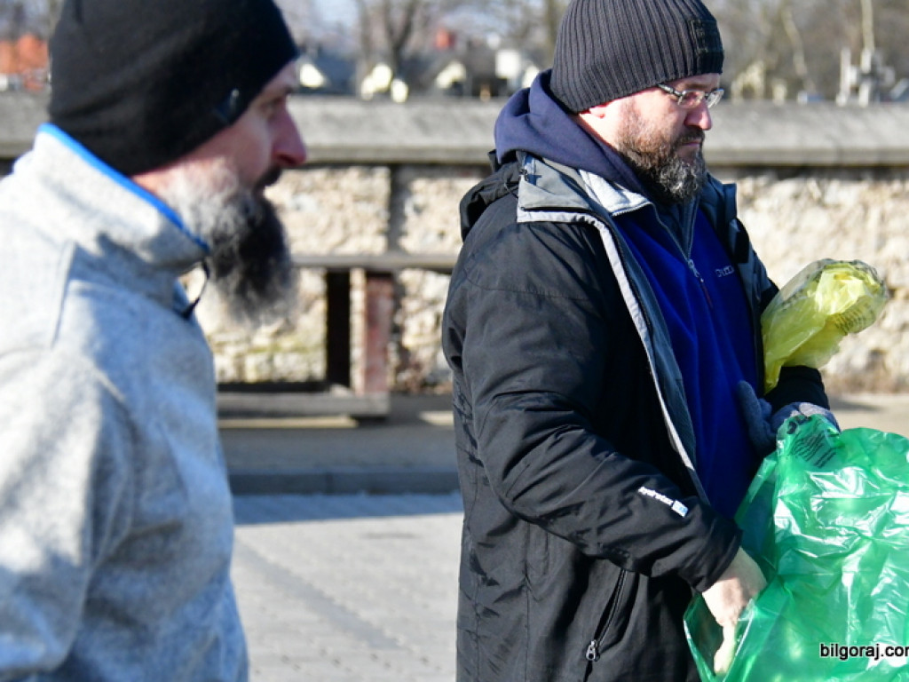 Sprzątanie Biłgoraja. Mieszkańcy woluntarystycznie wzięli się do działania (FOTO)