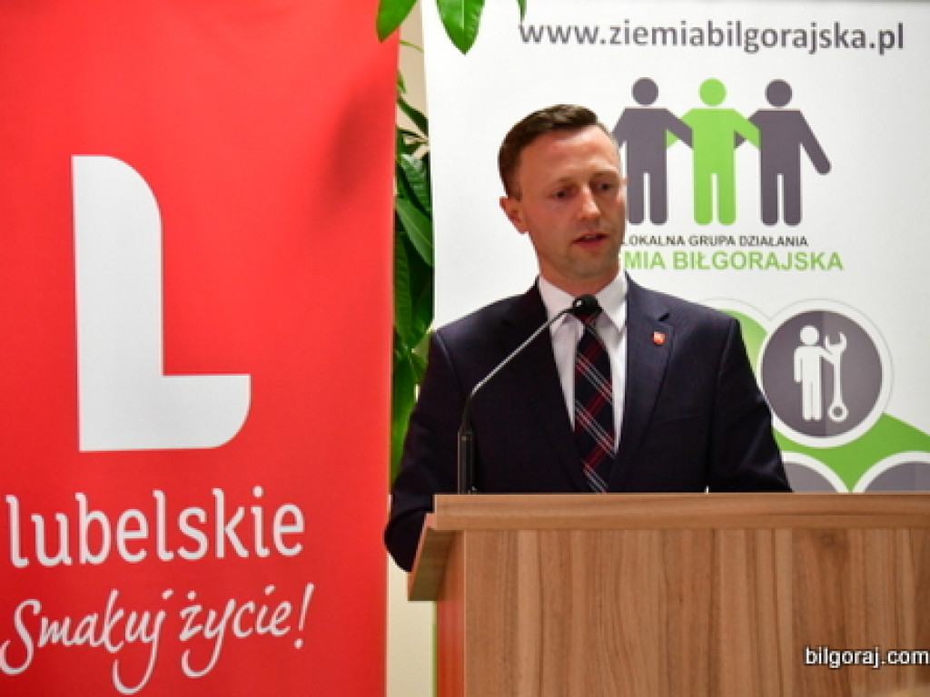 Powiat Biłgorajski. Marszałek wręczył pieniądze (FOTO)