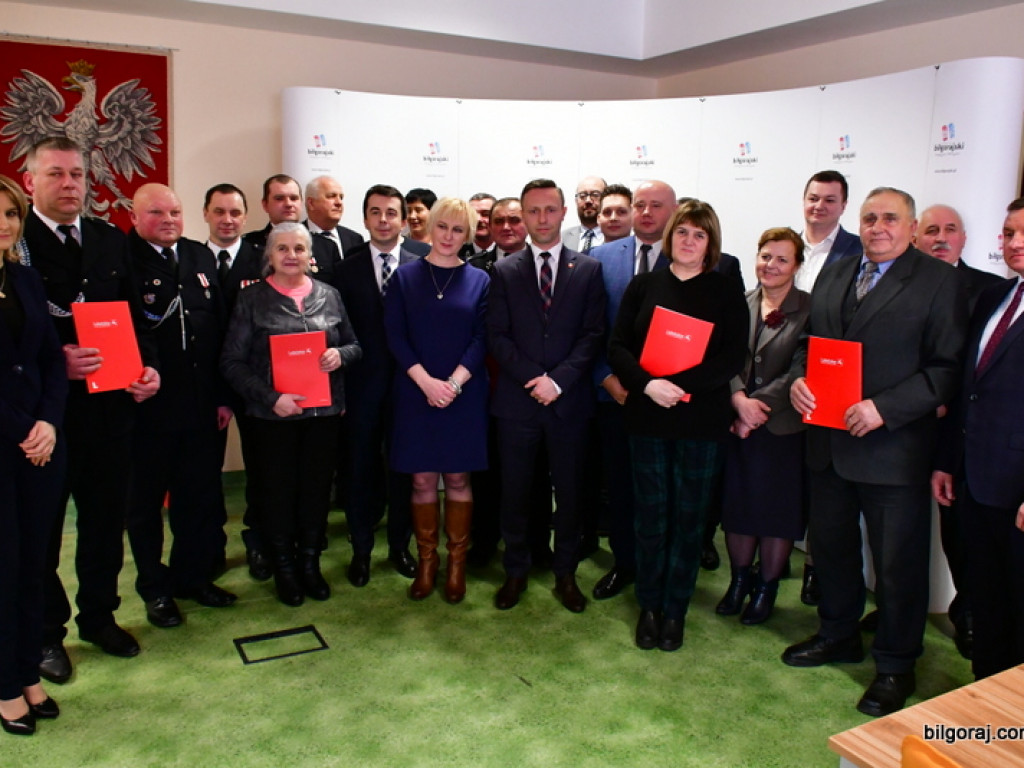 Powiat Biłgorajski. Marszałek wręczył pieniądze (FOTO)