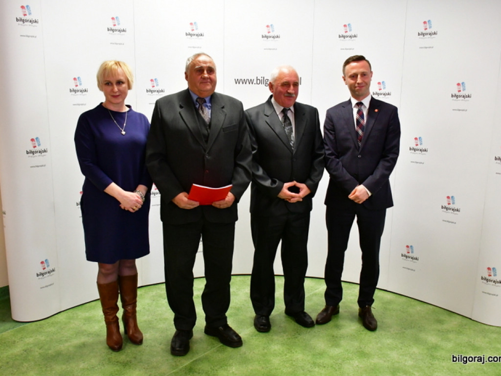 Powiat Biłgorajski. Marszałek wręczył pieniądze (FOTO)