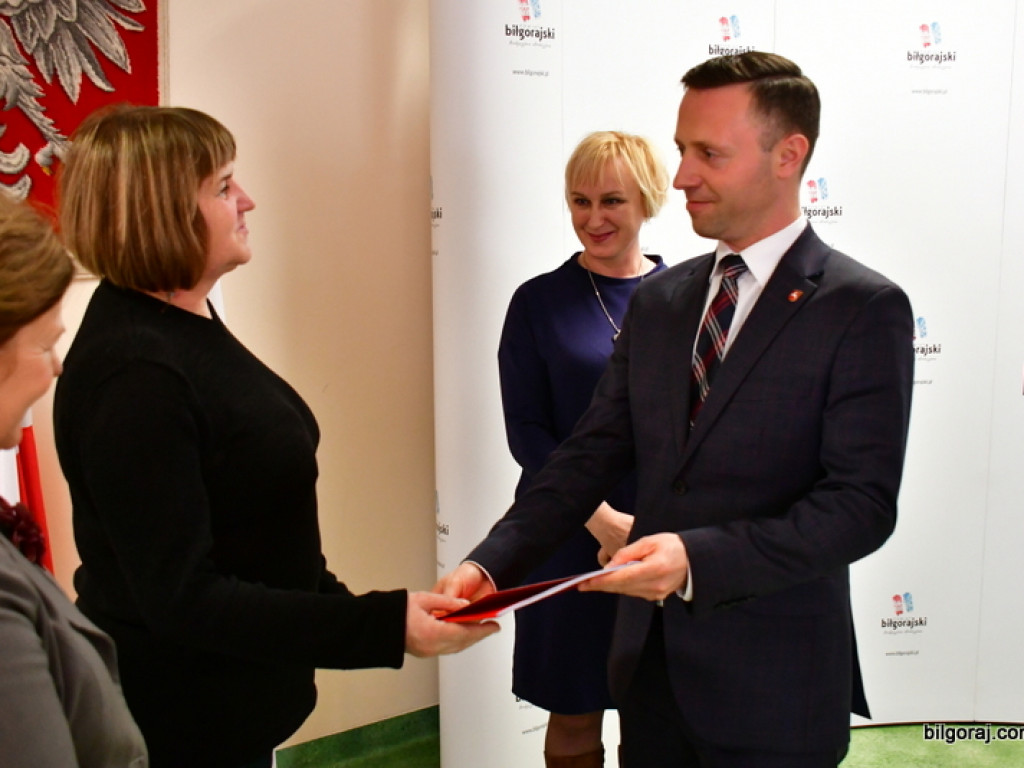 Powiat Biłgorajski. Marszałek wręczył pieniądze (FOTO)