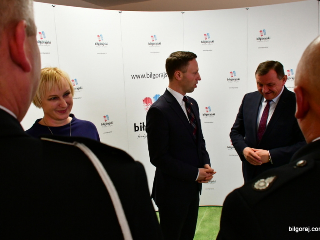 Powiat Biłgorajski. Marszałek wręczył pieniądze (FOTO)