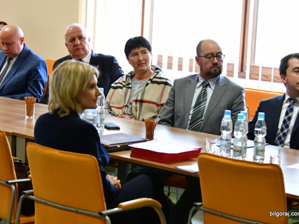 Powiat Biłgorajski. Marszałek wręczył pieniądze (FOTO)