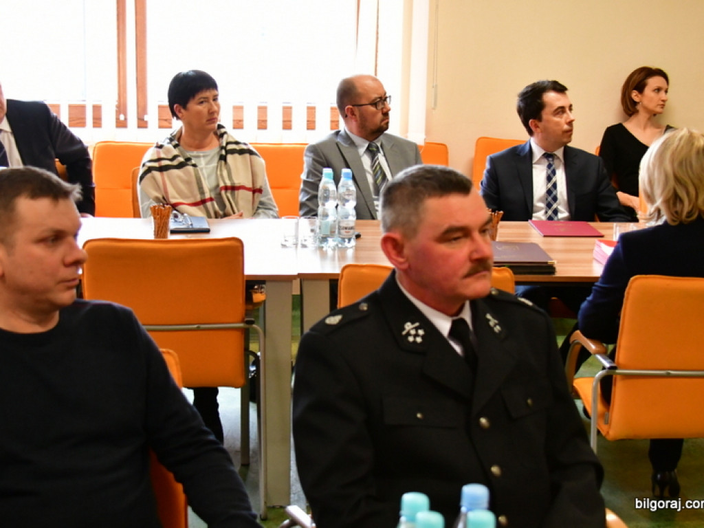Powiat Biłgorajski. Marszałek wręczył pieniądze (FOTO)