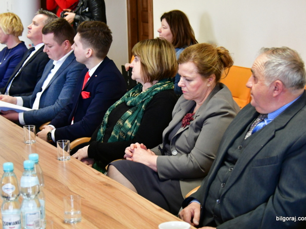 Powiat Biłgorajski. Marszałek wręczył pieniądze (FOTO)