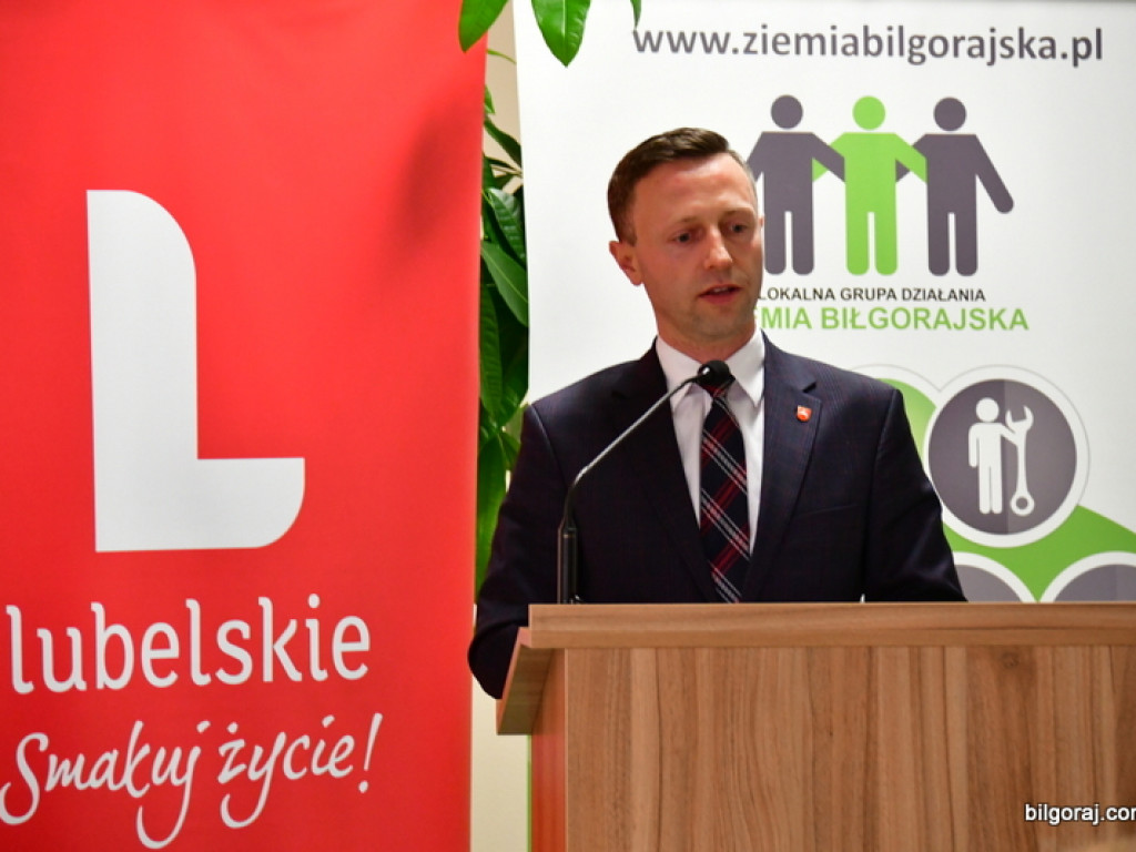Powiat Biłgorajski. Marszałek wręczył pieniądze (FOTO)