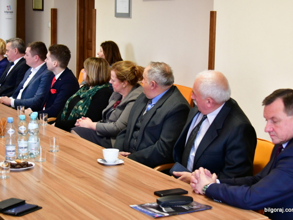 Powiat Biłgorajski. Marszałek wręczył pieniądze (FOTO)