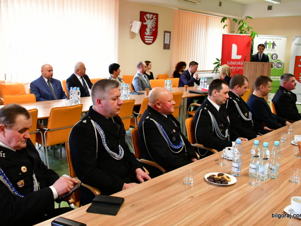 Powiat Biłgorajski. Marszałek wręczył pieniądze (FOTO)