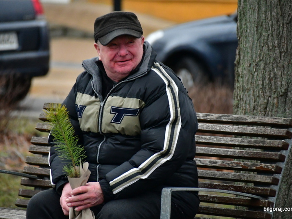 Eko - walentynki. Młodzież rozdawała sadzonki drzew i rozmawiała o ekologii (FOTO)