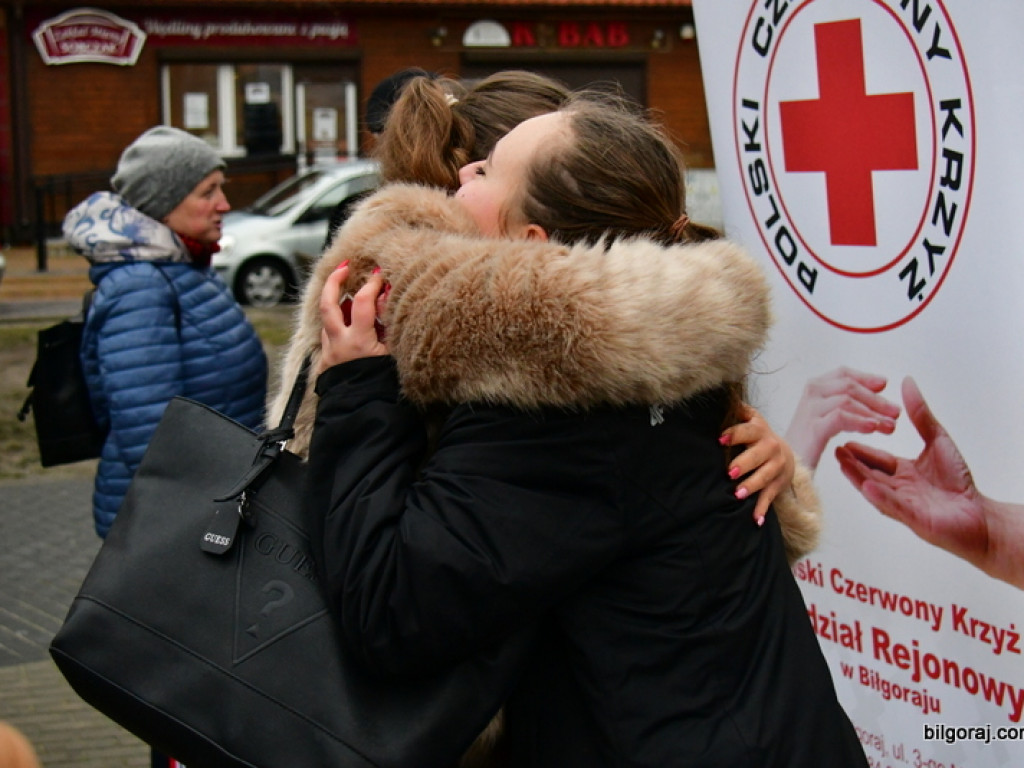 Eko - walentynki. Młodzież rozdawała sadzonki drzew i rozmawiała o ekologii (FOTO)