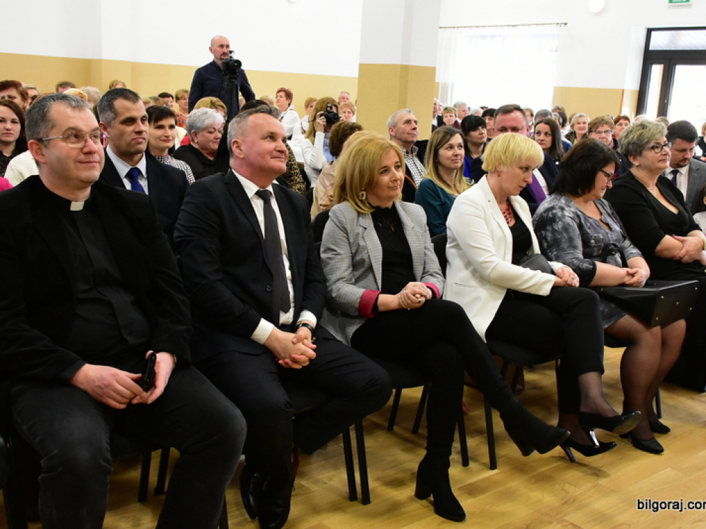 Panowie Paniom, czyli Dzień Kobiet na ludowo w Starym Bidaczowie (FOTO)